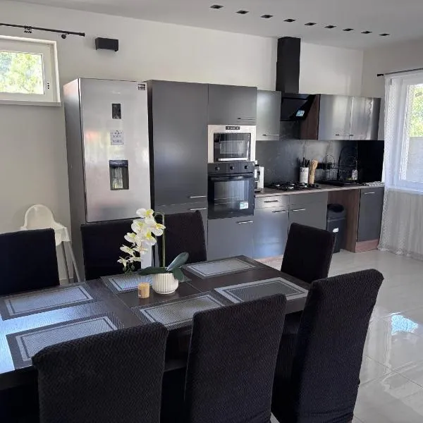 Nancy apartment Győr mellett, khách sạn ở Börcs