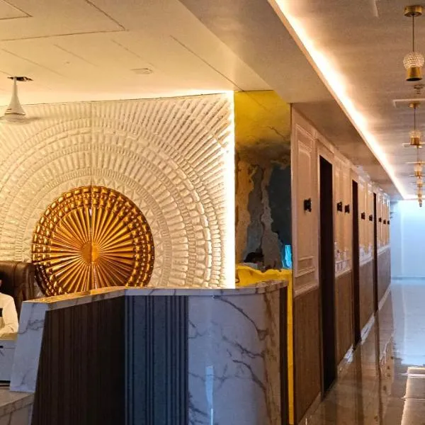 Hotel rajveer، فندق في جانسى