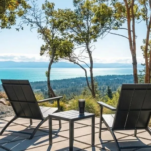 Mountain Suite - Ocean View Fire Pit - Fully Equipped Kitchen - WD, hotel in Nanaimo
