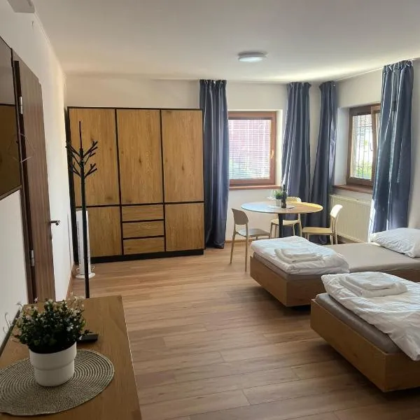 Penzión Pohoda, hotel in Komárov
