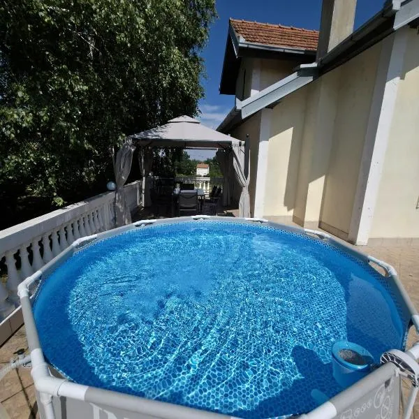 Cozy Place: Pavi°evac şehrinde bir otel