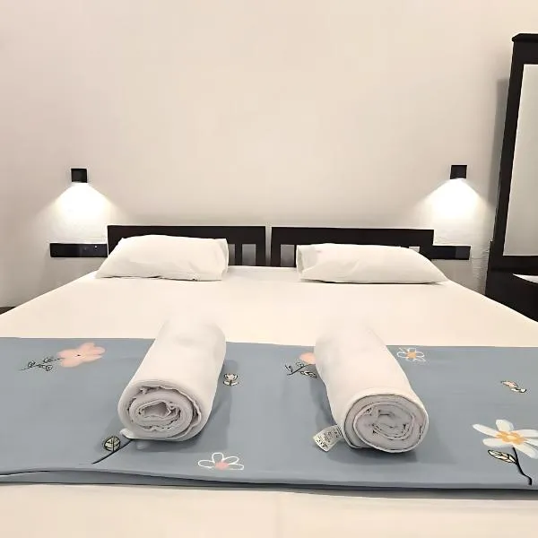 Surf and stay A- Bay, hotel di Arugam Bay