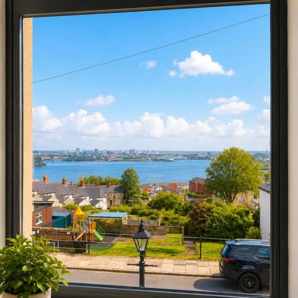 4 Bedroom Cardiff Bay View House، فندق في كارديف
