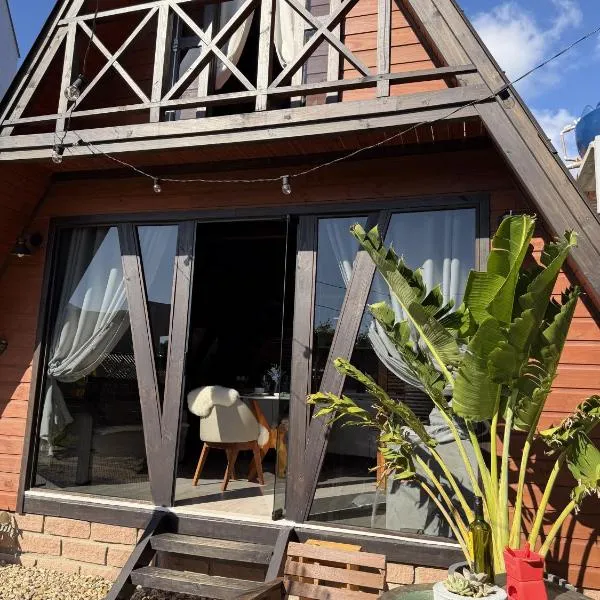 Chalé A-frame Riviera - Jacuzzi Privativa a 50m da Praia da Ferrugem, отель в городе Гаропаба