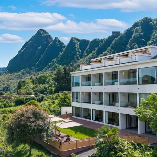 Zhangjiajie National Park Nvue Resorts Single Way Free Pick Up, Free Laundry Service – hotel w mieście Zhangjiajie