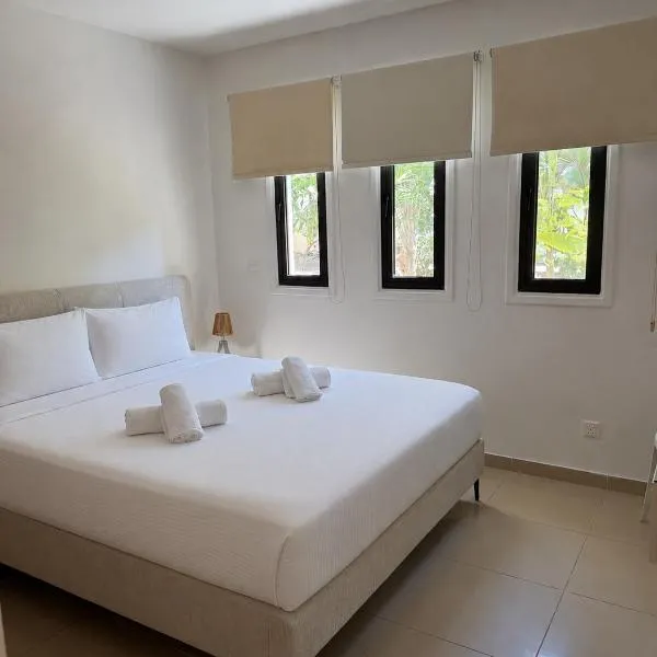 Spacious 1BDR Sea View & Pool, hotell i Voroklini