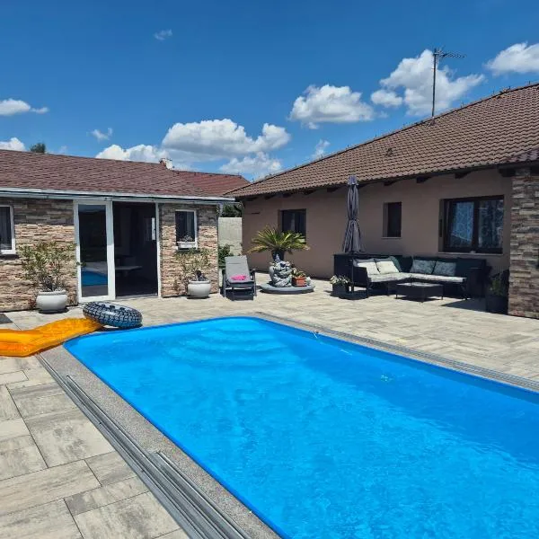 Wellness Villa close to Prague, מלון 