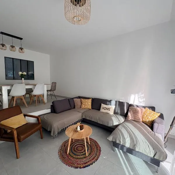 Maison de Charme - Jardin & Proche Paris, готель у місті Сержі