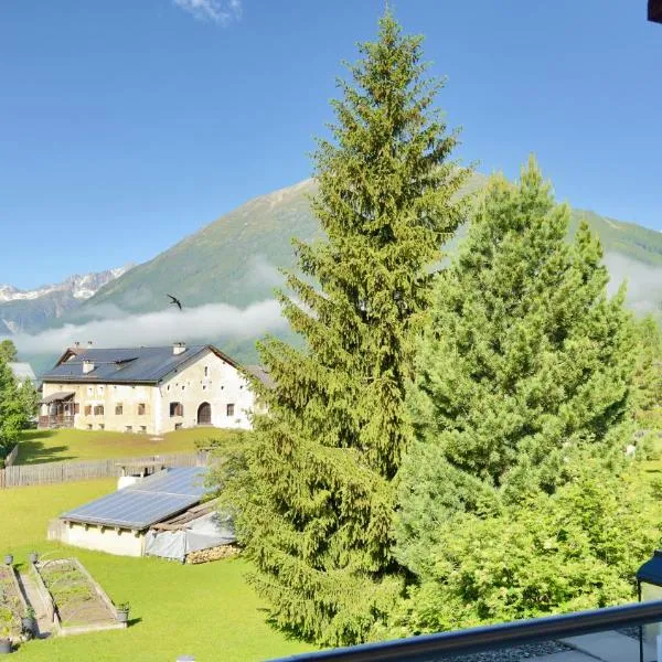 Alpine Home with Lounge - 10 min from St Moritz, hotel sa La Punt-Chamues-ch