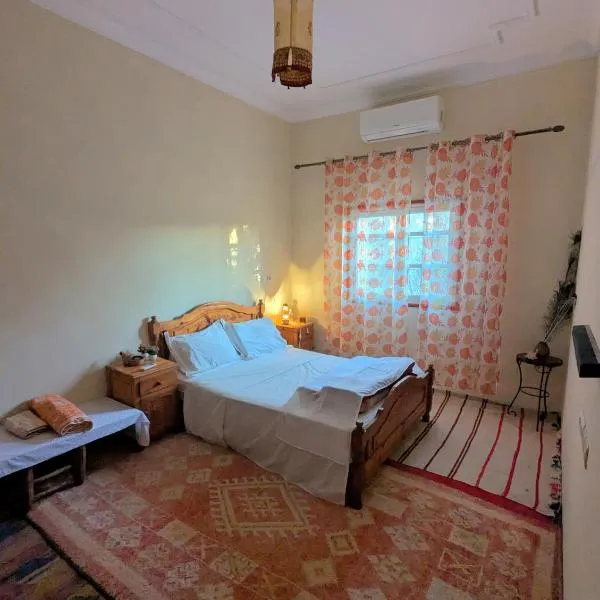 The Big Moon - Traditional Guest House with Pa-Su RoofTop - Skoura, hótel í Skoura