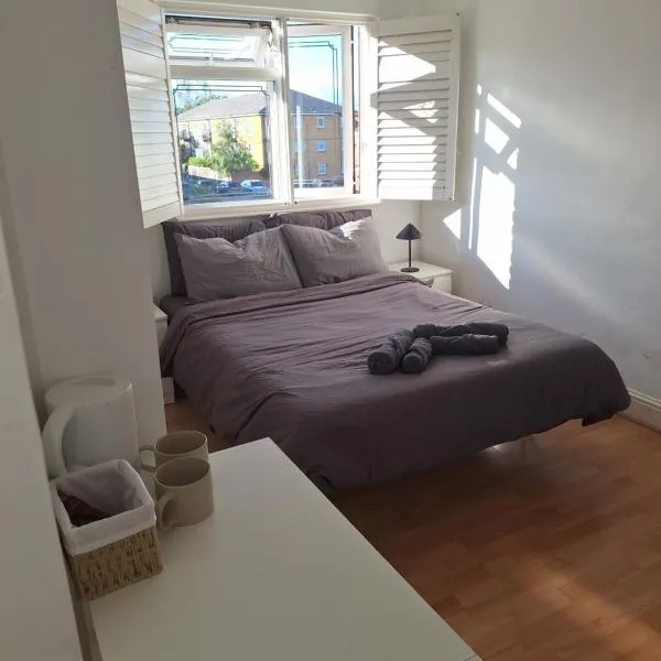 Large Double Room with Own Bathroom and Free Parking, hotel en Lower Sydenham Station