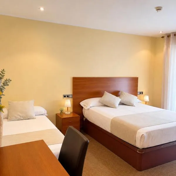 Hostal La Tina, hotel v destinácii Port de la Selva
