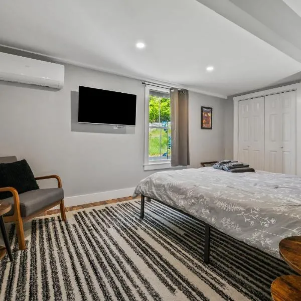 Modern Cozy Apt Hiking Skiing Touring 1st Floor, khách sạn ở Whitefield