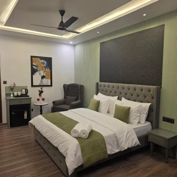 The Royal Palace Inn, hotel in Almora