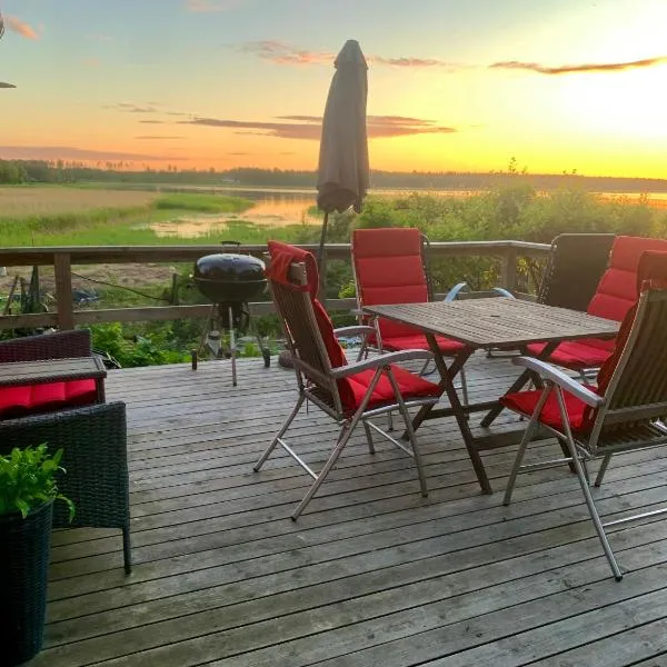 Cottage with sauna and kayaks, hotel i Hammarland