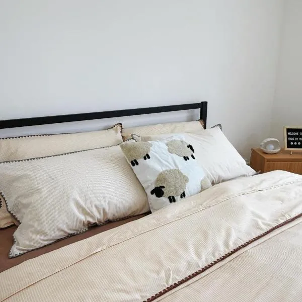 The Cozy Ensuite near Perth Airport CBD and Beach, hotel i Perth