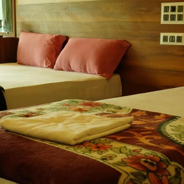 Vasu Inn - Rooms in Valparai, hotel u gradu Valparai