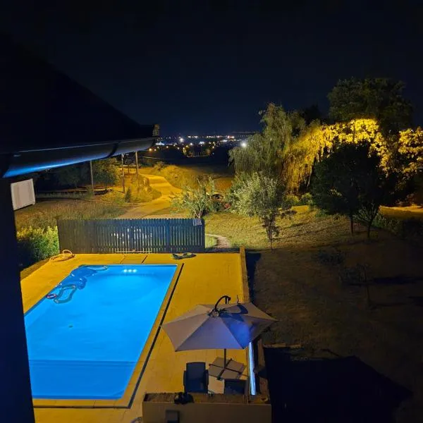 Familyway Croatia Kids Friendly Family villa with privat Pool 50 m2 Slavonski Brod, hotel em Slavonski Brod