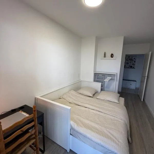 Une petite chambre jardin, hotel in Dijon