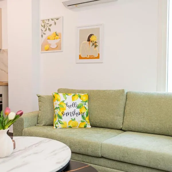 Green Almond's Family Apartment, хотел в Orfánion