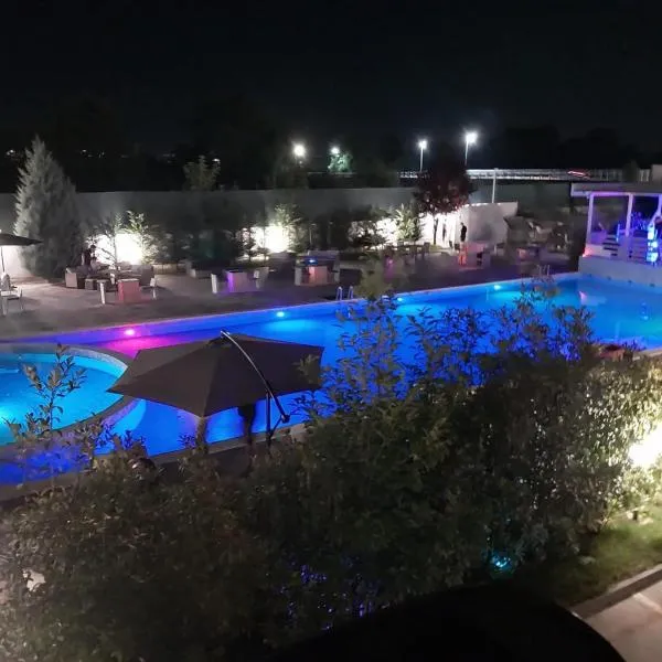 Apartament Modern cu Piscină Privată, hotel a Târgovişte
