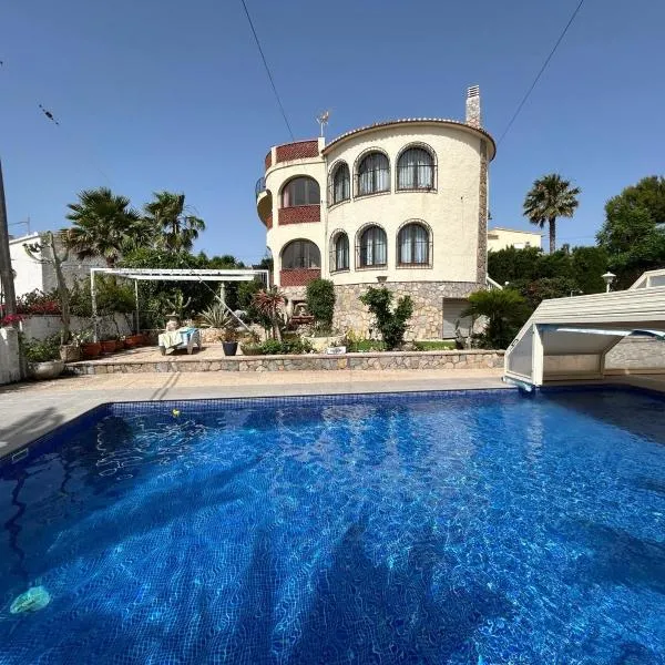 Chalet Los Almendros con piscina privada, hotell sihtkohas Calpe
