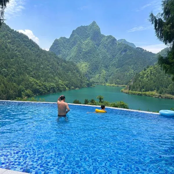 Chaaoxi Alpine Lake Cabin, hotelli kohteessa Zhangjiajie