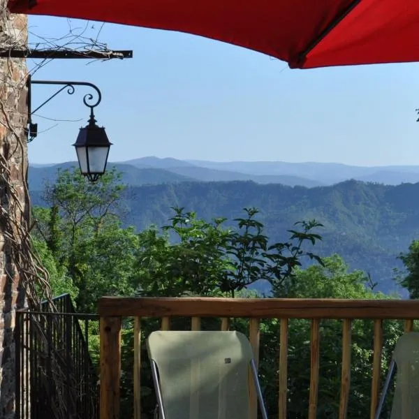 Gîte du Grand Sourel, sa vue et son jardin, hotel en Moissac-Vallée-Française