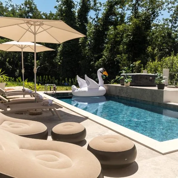 Apartments Kuc, hotel di Tivat