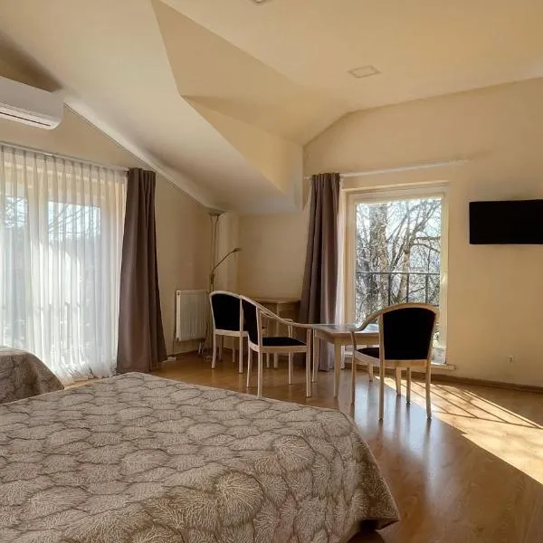 Parko Studija โรงแรมในเบิร์ชโตนัส