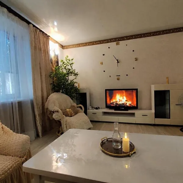 Квартира 32 квартал Жамбыла 151, hotel v mestu Karagandy