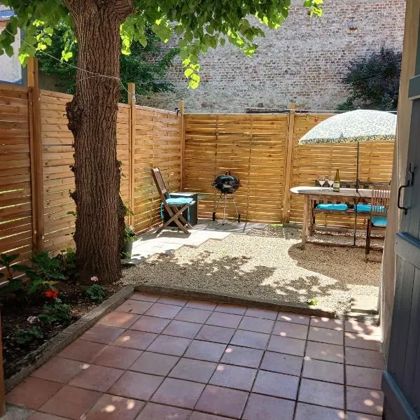 Apartment with a garden, hotel a Moulins