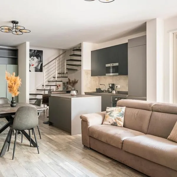 Elegant apartment in Monza Sant'Alessandro, hotel v mestu Monza