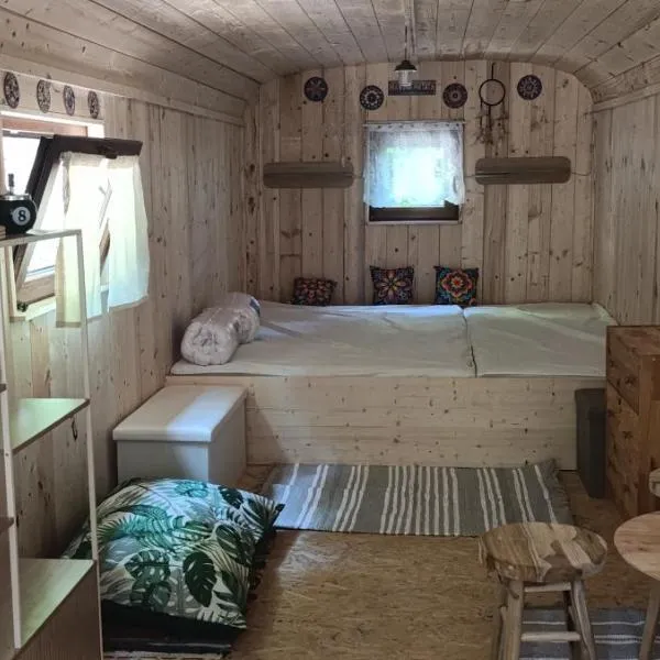 Maringotka pod hvozdem, hotel v mestu Spešov