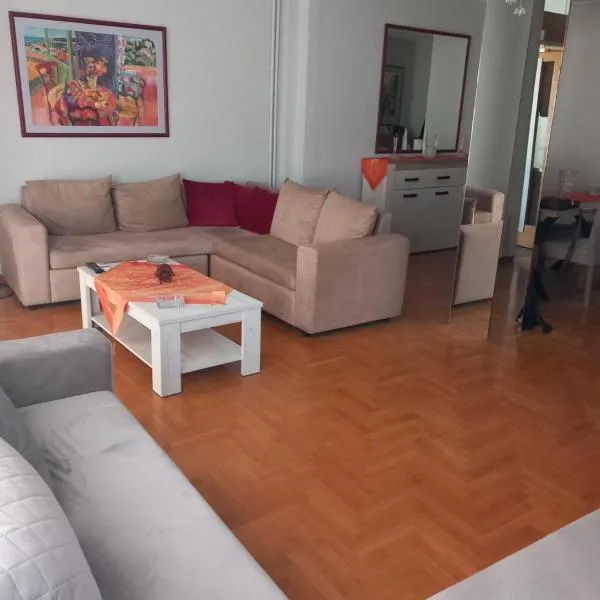 Lamia House, hotel em Lamía