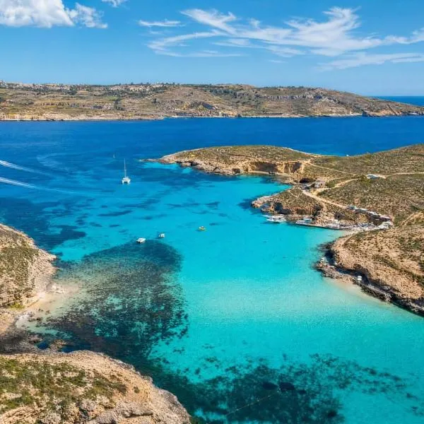 Arzella Apartments Xlendi, Premium 2BR, Bus Stop & Market Opposite, hotel a Xlendi