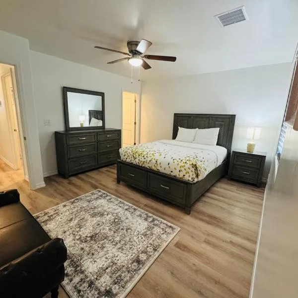 New Location Near Hospital & Restaurants, Hotel in Kingman