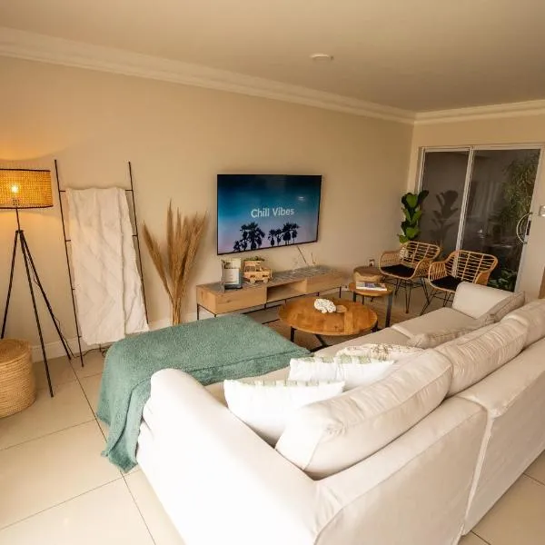 Deja Blue Beachfront Villa, Newly renovated, hotel in Langstrand