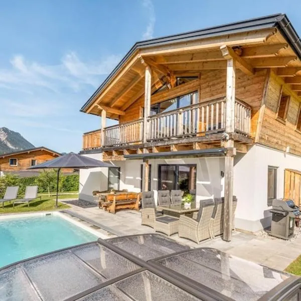 Chalet Alpenzauber mit beheiztem Pool, Inzell, hotel u gradu Incel