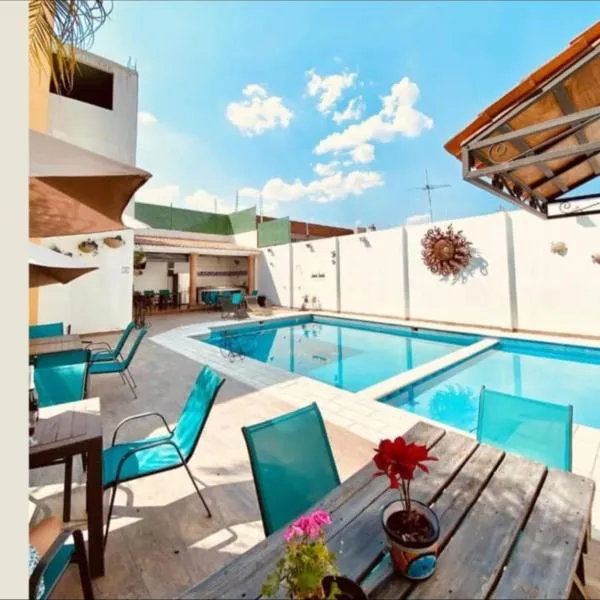 HOTEL LAS FUENTES, hotel sa Tepotzotlán