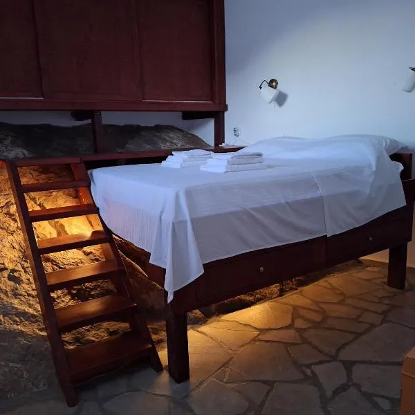 Bed on the Rocks! - No Stairs - 250m from the Port, hotel em Hidra