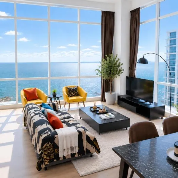 Panoramic Sea view 2BR Duplex High Floor George Town 203A Maritime Suite, hotel in George Town