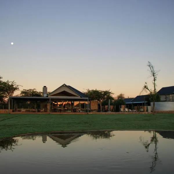 Stroomrivier Lodge، فندق في Boshoek