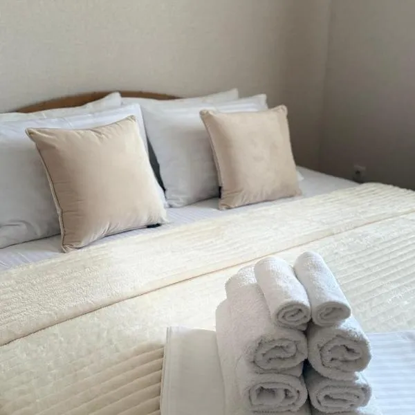 Otel delfin, hotel in Karolino-Buhaz