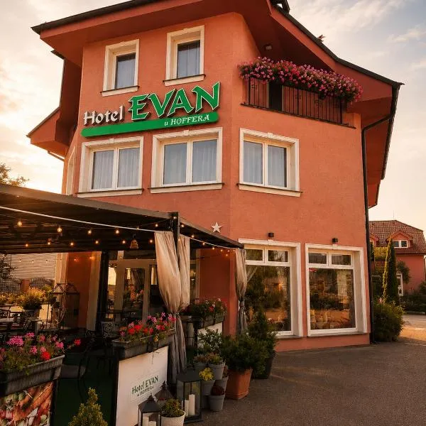 토폴카니에 위치한 호텔 Hotel Evan u Hoffera with free parking
