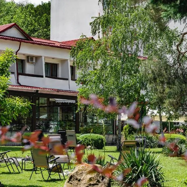 Viesnīca Hotel Sallaris Monteoru pilsētā Sarata-Monteoru
