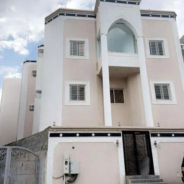 شقة فاخرة بغرفتين نوم وصالة ومجلس, hotel in Abha