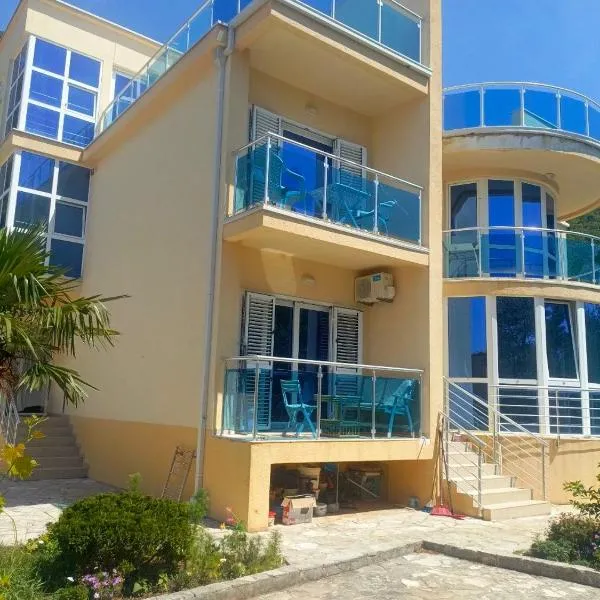 Guest House Sunny Villa, hotel i Petrovac
