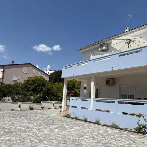 Apartments MaRo, хотел в Паг