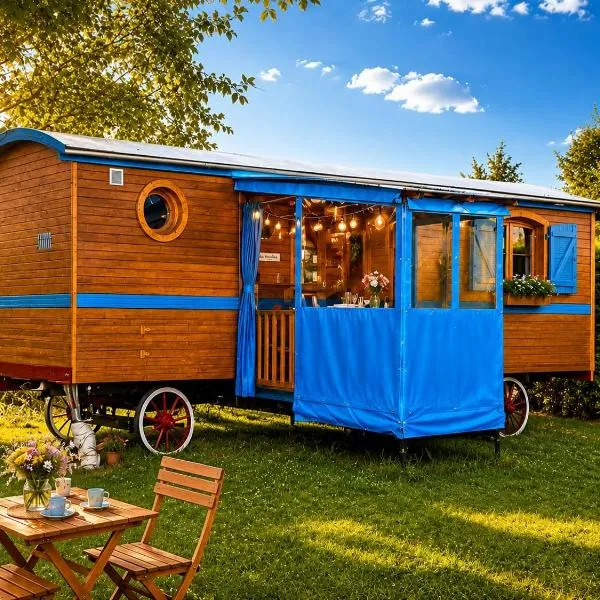 Blue : La Roulotte du Médoc, hotel Naujac-sur-Mer városában
